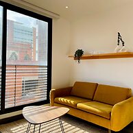 w Sunny 2BR in Modern Building in Chico