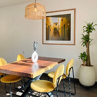 w Sunny 2BR in Modern Building in Chico