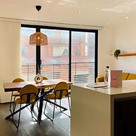 w Sunny 2BR in Modern Building in Chico