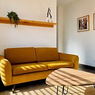 w Sunny 2BR in Modern Building in Chico