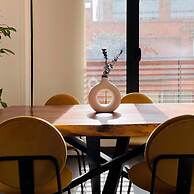 w Sunny 2BR in Modern Building in Chico