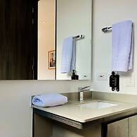 w Sunny 2BR in Modern Building in Chico