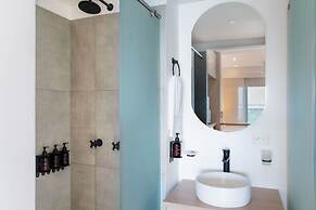 w Comfortable Loft w Balcony in Crespo