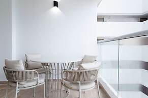 w Comfortable Loft w Balcony in Crespo