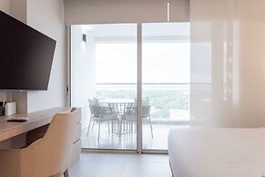 w Comfortable Loft w Balcony in Crespo