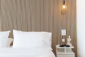 w Phenomenal Loft With Balcony in Crespo