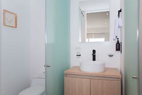 w Phenomenal Loft With Balcony in Crespo