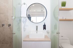 w Phenomenal Loft With Balcony in Crespo