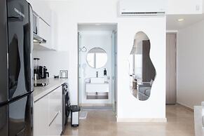 w Phenomenal Loft With Balcony in Crespo