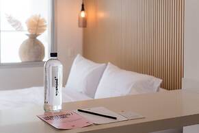 w Phenomenal Loft With Balcony in Crespo