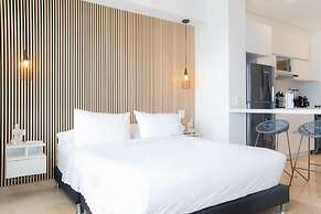 w Phenomenal Loft With Balcony in Crespo