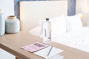 w Phenomenal Loft With Balcony in Crespo