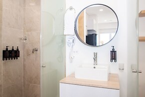 w Phenomenal Loft With Balcony in Crespo