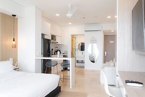 w Phenomenal Loft With Balcony in Crespo