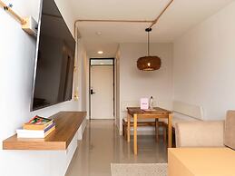 w Astonishing 1BR With Terrace at Poblado