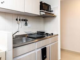 w Astonishing 1BR With Terrace at Poblado