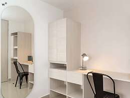 w Astonishing 1BR With Terrace at Poblado