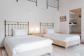 Fantastic 5BR House With AC in Cartagena