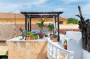 Fantastic 5BR House With AC in Cartagena