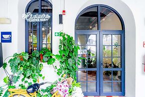 w Radiant Loft w Fabulous Deco in Santa Ana