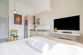 w Radiant Loft w Fabulous Deco in Santa Ana