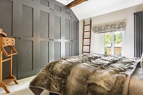 The Coronation Family Cottage - Hot Tub