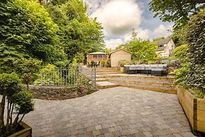 The Coronation Family Cottage - Hot Tub