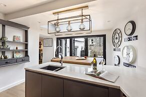 The Coronation Family Cottage - Hot Tub