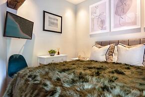 The Coronation Family Cottage - Hot Tub