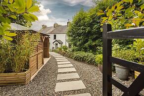 The Coronation Family Cottage - Hot Tub