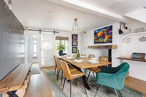 The Coronation Family Cottage - Hot Tub