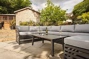 The Coronation Family Cottage - Hot Tub