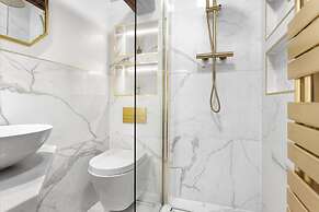 The Coronation Family Cottage - Hot Tub