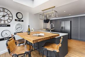 The Coronation Family Cottage - Hot Tub