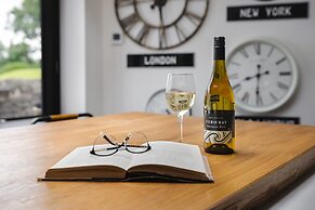 The Coronation Family Cottage - Hot Tub