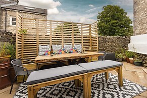 The Coronation Family Cottage - Hot Tub