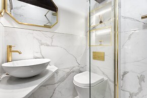 The Coronation Family Cottage - Hot Tub