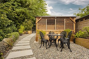 The Coronation Family Cottage - Hot Tub