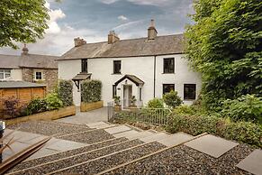 The Coronation Family Cottage - Hot Tub