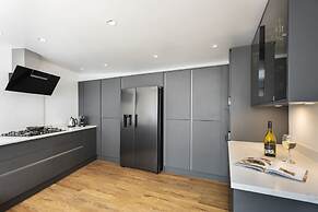 The Coronation Family Cottage - Hot Tub