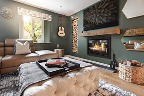 The Coronation Family Cottage - Hot Tub