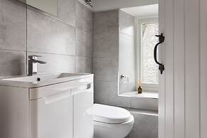 The Coronation Family Cottage - Hot Tub