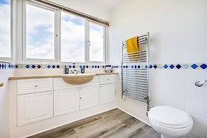 Beachfront House With 2 Kayaks Sleeps 8