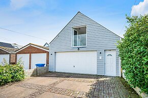 Beachfront House With 2 Kayaks Sleeps 8