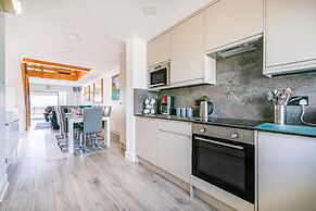 Beachfront House With 2 Kayaks Sleeps 8