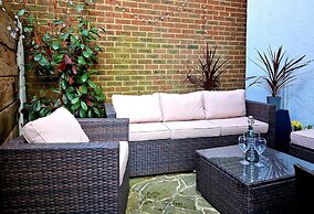 Large Family Getaways Metres From the Beach