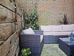 Large Family Getaways Metres From the Beach