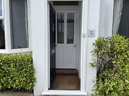 Large Family Getaways Metres From the Beach