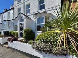 Large Family Getaways Metres From the Beach