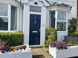 Large Family Getaways Metres From the Beach